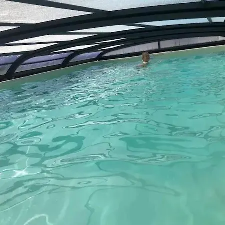 Maison De Charme Avec Piscine Couverte Et 9000m2 Hotel 3*