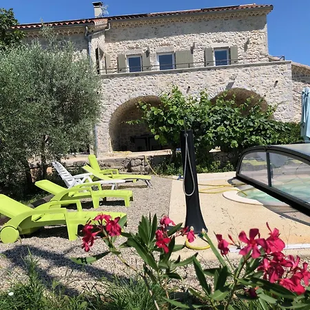 Maison De Charme Avec Piscine Couverte Et 9000m2 Hotel 3*